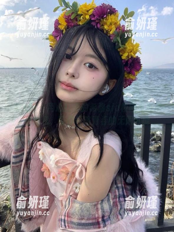秀人网 - 用心打造的希雅sia校园写真精选图包，带你领略青春的无限可能