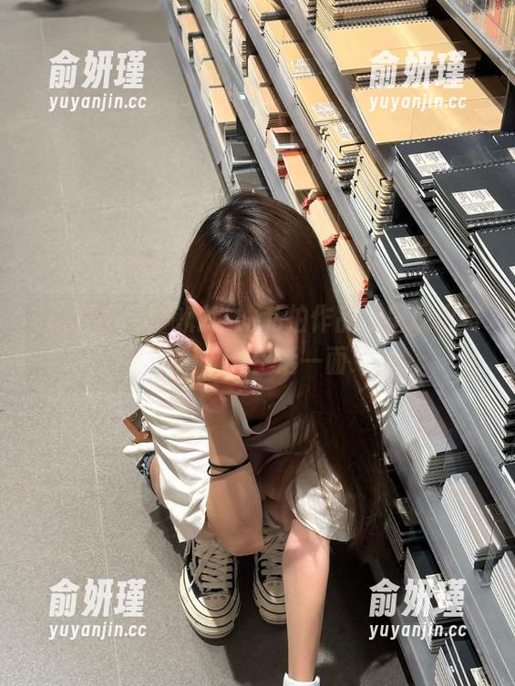 秀人网-抖娘利世 秀人网 - 抖娘利世的私拍作品,呈现出真实的JK生活一面