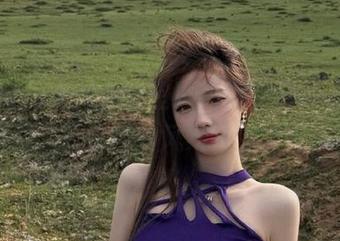 秀人网 – 曼柔办公室写真福利图片，瞬间捕捉职业女性的风采与迷人气质！