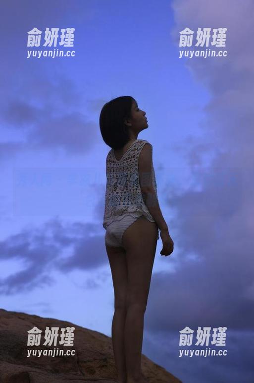秀人网 - 李宓儿私房美图袭来，海边蓝天白云的完美融合