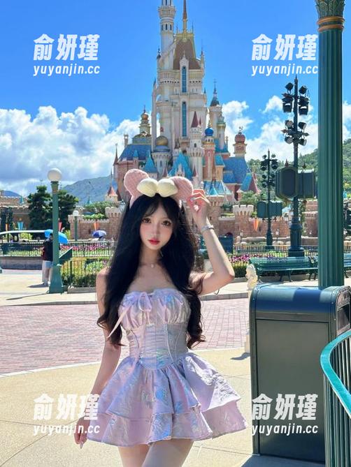 秀人网 - 原图分享：李雅柔182CM在万宁旅拍中绽放的甜美笑容与自然风光！