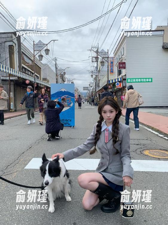 秀人网 - 走进樱桃小阑子的美足写真，套图里的每一张都在诉说故事！