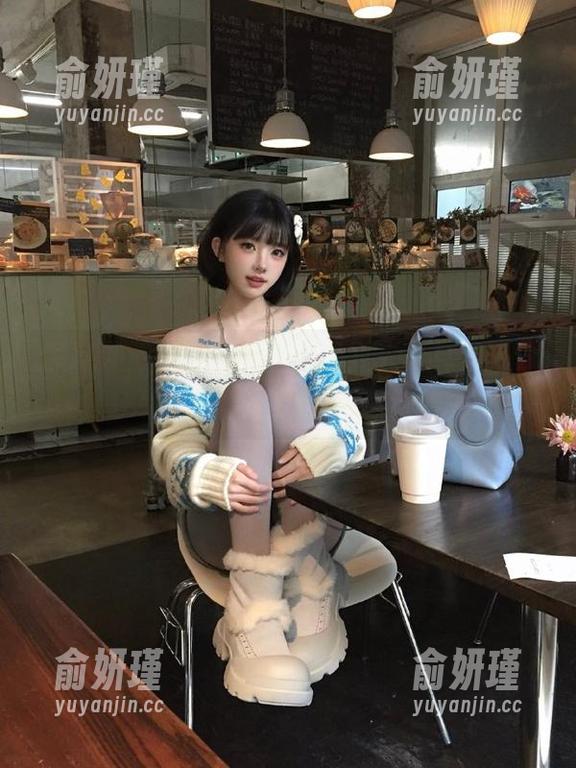 秀人网-沈思怡 秀人网 - 来看看沈思怡的双人写真集,分享的乐趣超乎你的想象!