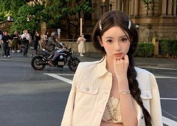 秀人网 – 温妮带来的最新夏天作品，尽享沙滩与阳光的无尽魅力