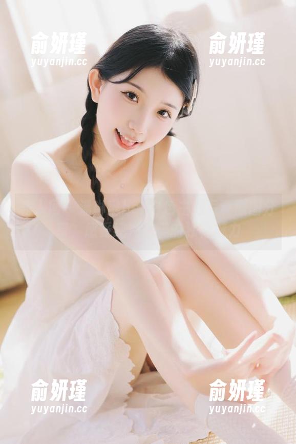 秀人网 - 潘琳琳ber白色主题写真原图分享，感受纯净之美的独特魅力