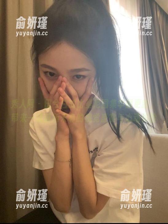 秀人网 - 田兮白的比基尼图集华丽更新，带来一场前所未有的视觉盛宴与心动体验