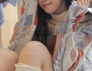 秀人网 – 私语baby的私房写真：在圣诞的光影中，展现她独特的艺术魅力与故事