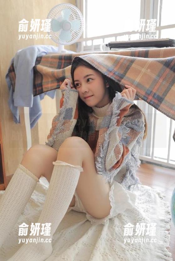 秀人网-私语baby 秀人网 - 私语baby的私房写真:在圣诞的光影中,展现她独特的艺术魅力与故事