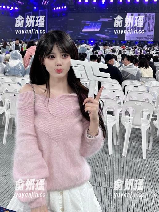 秀人网 - 让我们一起欣赏“美七Mia”的旗袍图集，真是让人受不了的美丽！
