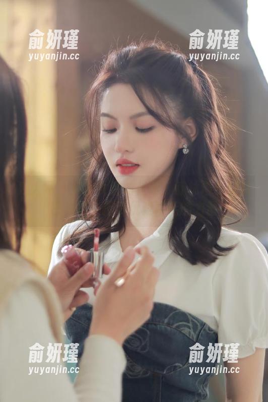 秀人网 - 摩登女性的代表：舒林培长腿美图图集，揭示优雅背后的力量