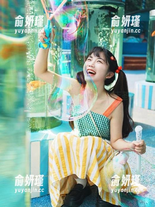 秀人网 - 捕捉茜茜Kimi姐姐的无圣光瞬间，独特套图不容错过！