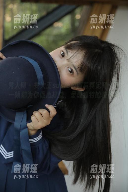 秀人网 - 雯大王susie校园写真定制：每一帧都为你倾心打造，呈现独特的校园故事！