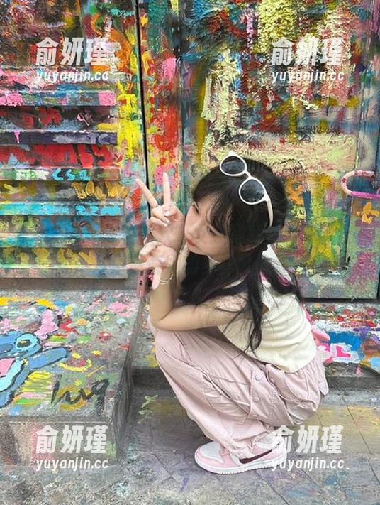 秀人网 - “黎秋秋”女孩写真系列资源合集：尽情探索她的多样风格与魅力