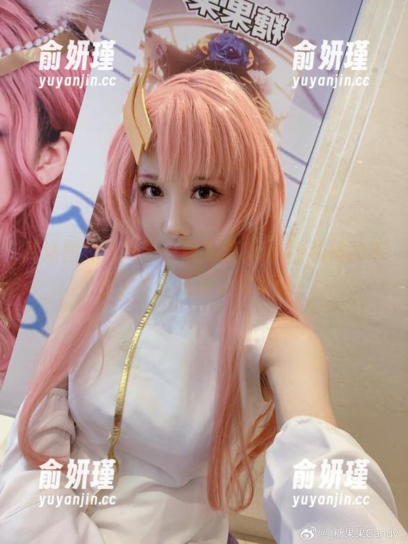 糖果果Candy 高清图库大揭秘:糖果果Candy和她的灰色卫衣,绝对让你惊艳!