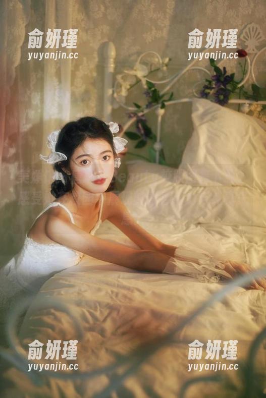 美媛馆-唐琪儿Beauty 美媛馆 - 唐琪儿Beauty校服图集下载,感受她在校园中展现的青春活力与纯真气息!