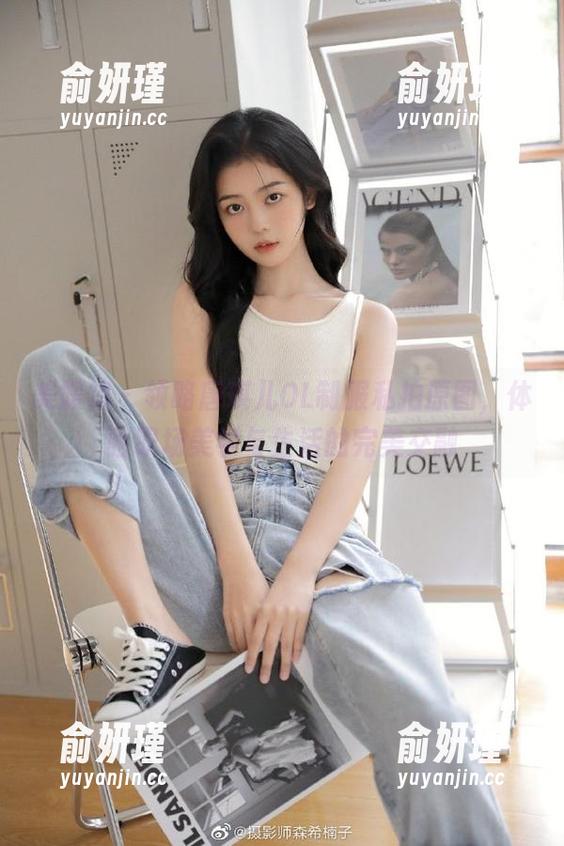 美媛馆-唐琪儿 美媛馆 - 领略唐琪儿OL制服私拍原图,体验职场美学与生活的完美交融