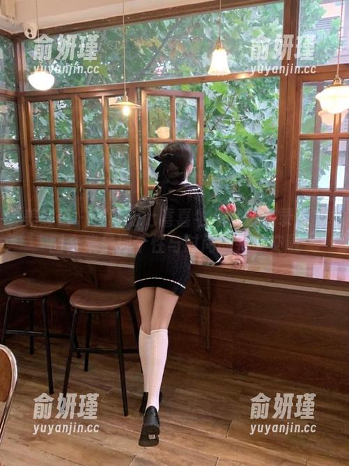 美媛馆-李李七七喜喜 美媛馆 - 李李七七喜喜牛仔裤赞美录:美图合集呈现个性与时尚的完美交融