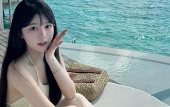 花漾show – 巧妙穿搭！周大萌短裙写真资源揭示时尚新趋势