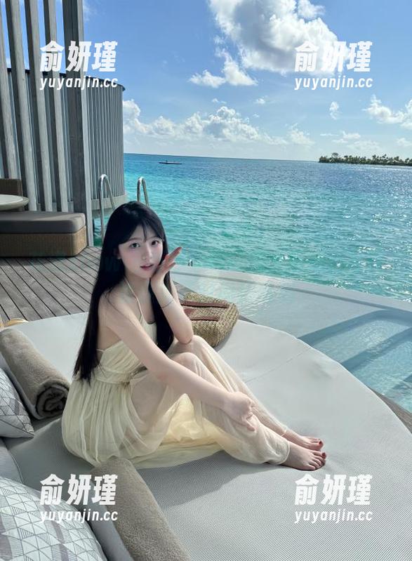 花漾show-周大萌 花漾show - 巧妙穿搭!周大萌短裙写真资源揭示时尚新趋势
