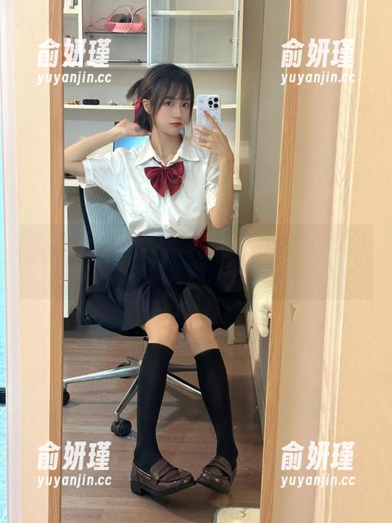 花漾show - 小热巴双马尾写真作品免费分享，陪你体验青春无限的甜蜜！