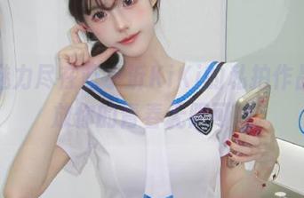 夏日魅力尽在蓝小沂KiKi的私拍作品，释放你的青春无限可能