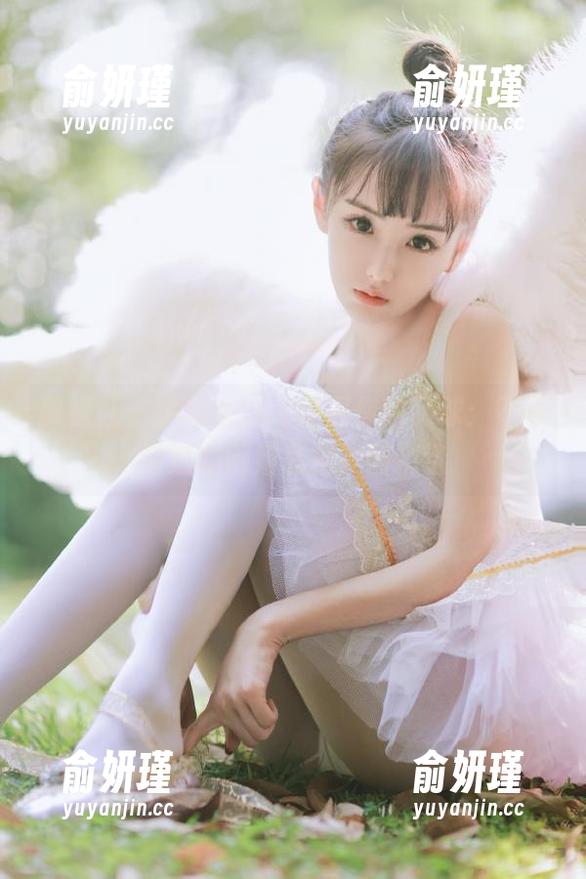 蜜桃社-小魔女lily 蜜桃社 - 小魔女lily征服你的眼球:不可错过的御姐私拍美图精选