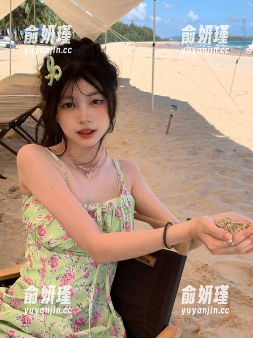 蜜桃社 - 笑点满满！陆萱萱Cecilia在白衬衫中的时尚冒险，图片合集速来围观！