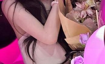 袜啵啵 – 邂逅小沫的旗袍之美：新年写真集花絮版，探寻时光中的优雅与细腻