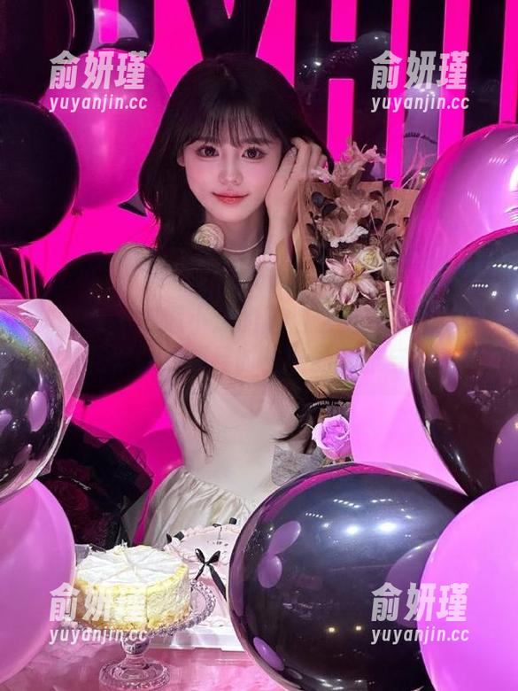 袜啵啵-小沫 袜啵啵 - 邂逅小沫的旗袍之美:新年写真集花絮版,探寻时光中的优雅与细腻