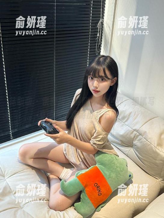 袜啵啵-熊熊 袜啵啵 - 亲密接触熊熊JK的世界,细腻写真图集带你游历万千风情