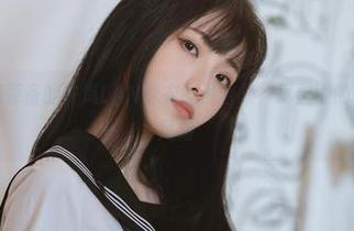 清新与性感兼备的许岚LAN泳衣图片合集，尽显她的独特魅力与风格