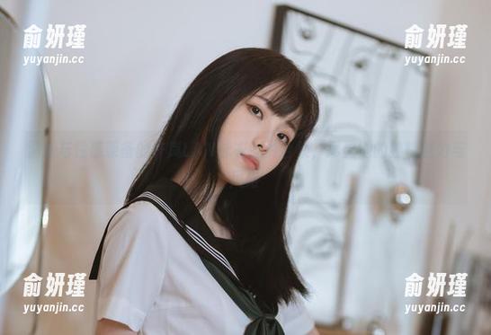 清新与性感兼备的许岚LAN泳衣图片合集，尽显她的独特魅力与风格