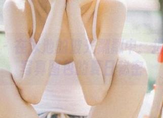 语画界 – 在泳池的波光粼粼中：揭开言沫写真图包的夏日秘密