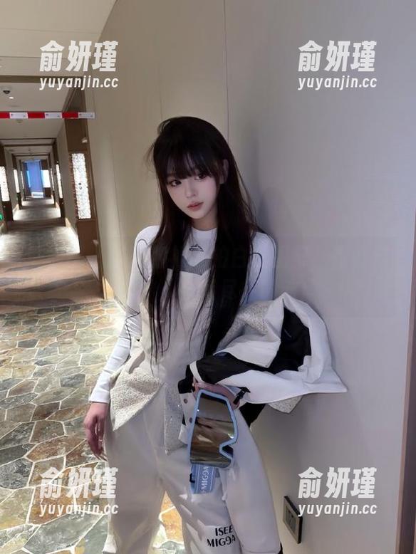 铁锤姐姐 微密圈 - 铁锤姐姐私拍白丝图集,青春洋溢的迷人瞬间尽在眼前!