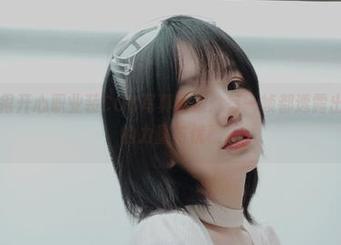 阿半今天很开心职业装COS写真图集:每一帧都透露出职场女性的力量与优雅