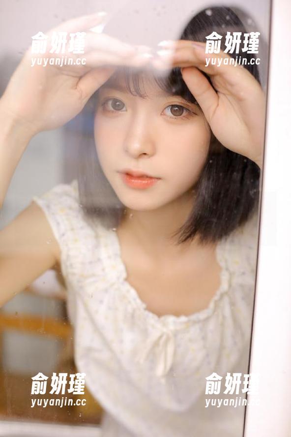 微密圈 - 饱览绝美画面：陈佩奇美腿高清原图展现无与伦比的气质