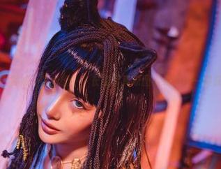 遇见“雯妹不讲道理”,长腿写真原图下载美图一键获取!