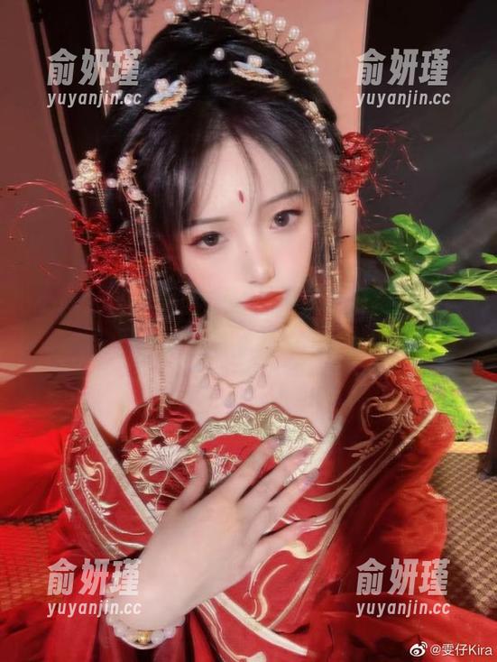 雯妹不讲道理自拍美图合集：白色蝴蝶与夏日阳光的完美邂逅