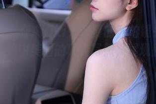 青豆客 – 在Akiki朱若慕的私拍镜头下：云曼旅拍中美图的真实写照，展现别样风情