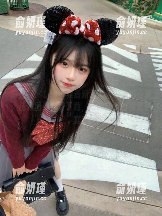 青豆客 - Lee小棠最新浴室写真作品分享，精彩图库免费下载，不能错过的视觉盛宴！