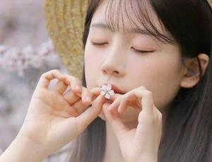 青豆客 – 感受尤Una娜的居家私拍合集：带你走进一个充满诗意的居家生活