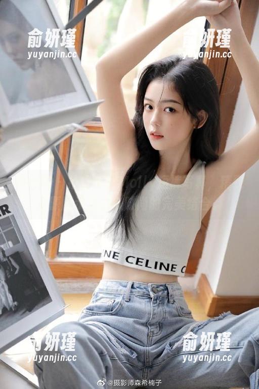 青豆客 - 捕捉朱赢Molly短裤写真，精致资源展示活力与时尚的完美结合。