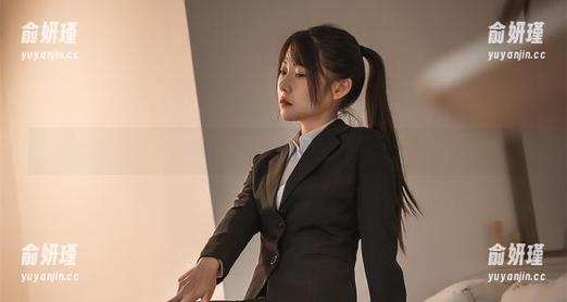 香草喵露露 迷人瞬间:香草喵露露的私拍作品与吊带风情融汇的美丽故事
