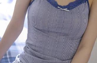 魅妍社 – 校园中的Ashely丽丽：私拍图集展现她的俏皮与优雅